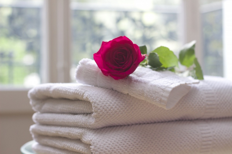 hotel-AUPS-min_towel_rose_clean_care_salon_spa_white_bath-731641